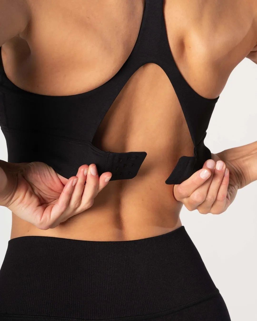 Core Sports Bra - Svart - RELODE.™